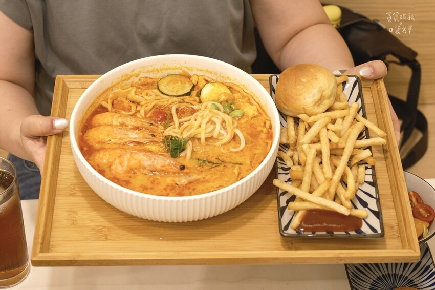 台中北屯|可以喝湯的義大利麵!濃郁不厚重、料多麵Q的義式湯麵 台中北屯|可以喝湯的義大利麵!濃郁不厚重、料多麵Q的義式湯麵