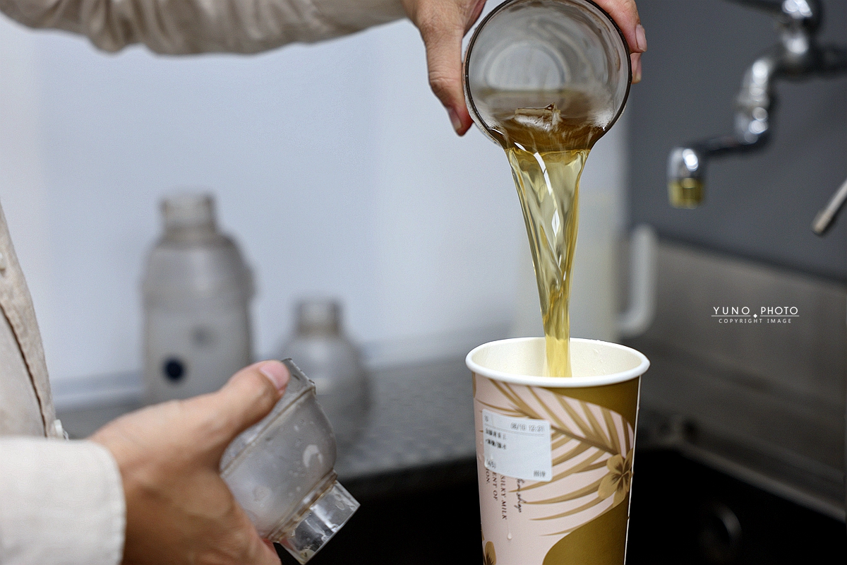 台中最強奶蓋降臨！語林萃精品奶蓋專賣！愛馬仕級奶蓋金獎茶葉，連杯緣都想舔乾淨的極致享受～