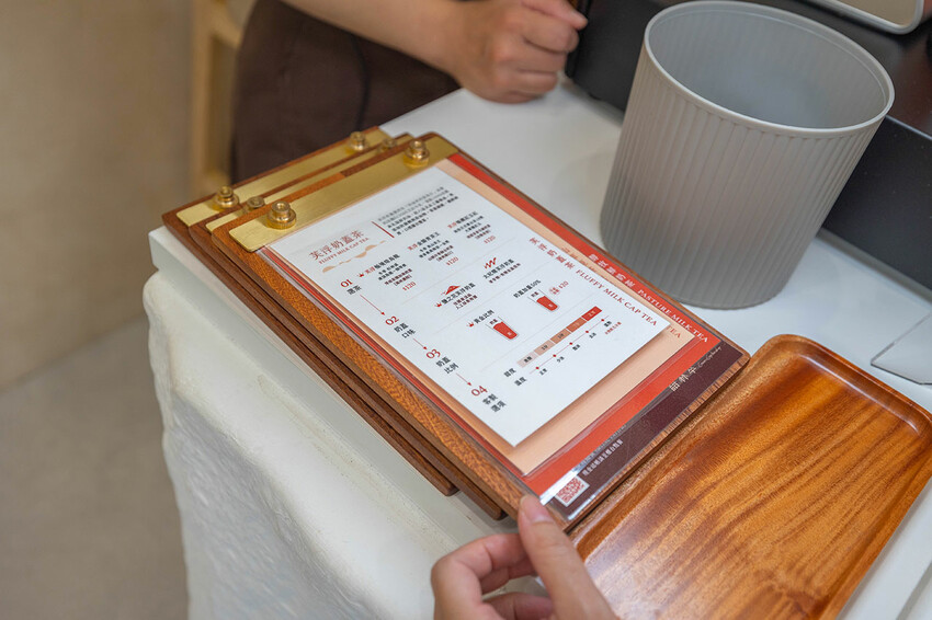語林萃｜台中勤美飲料店推薦，金獎茶葉精品奶蓋專賣店，奶油界的愛馬仕法國ÉCHIRÉ艾許牛乳，芙柔六分打發工藝2025台中西區飲料推薦