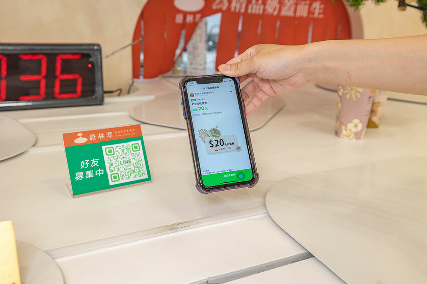 語林萃｜台中勤美飲料店推薦，金獎茶葉精品奶蓋專賣店，奶油界的愛馬仕法國ÉCHIRÉ艾許牛乳，芙柔六分打發工藝2025台中西區飲料推薦