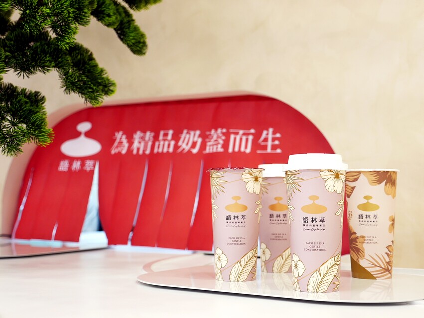 台中飲料店新開幕，得獎台灣茶配上濃郁奶蓋，人氣超高