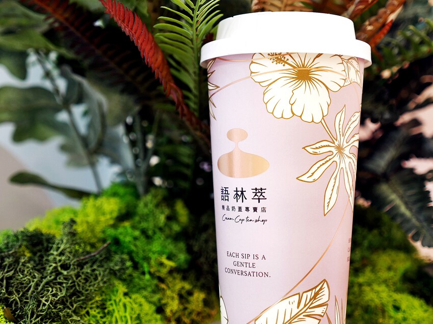 台中飲料店新開幕，得獎台灣茶配上濃郁奶蓋，人氣超高