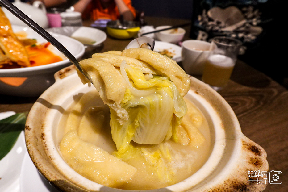 35酥炒芋心芋香鴨翠玉白菜燉軟豆腐煲湯.jpg