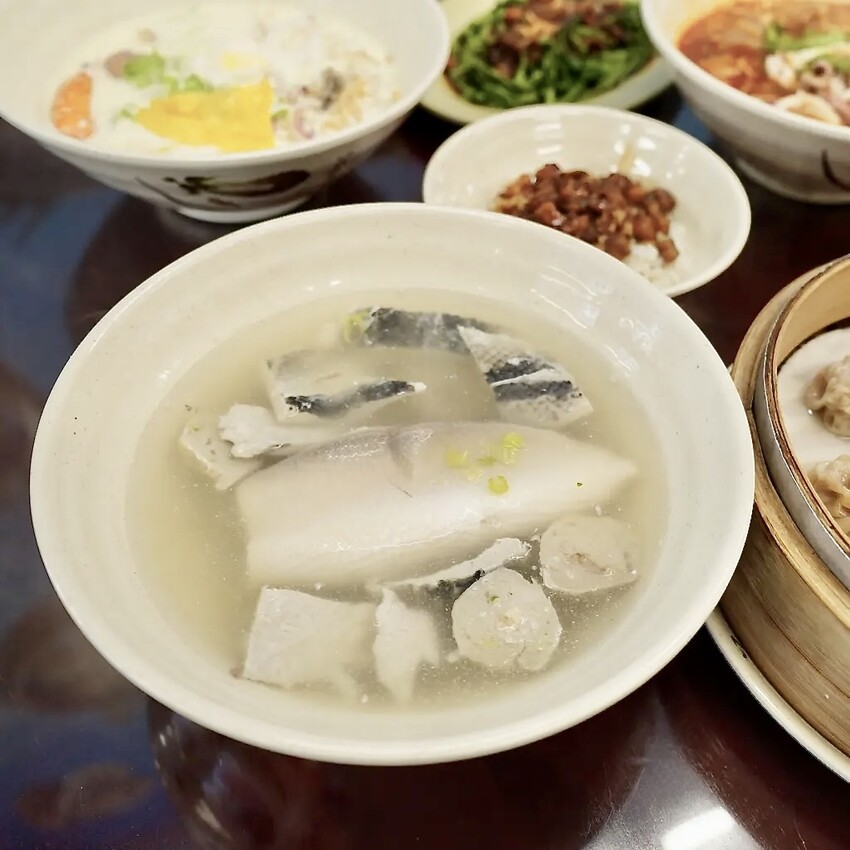 安南區美食推薦│海霸海鮮鍋燒│冷氣店面│料多新鮮又實在│海鮮