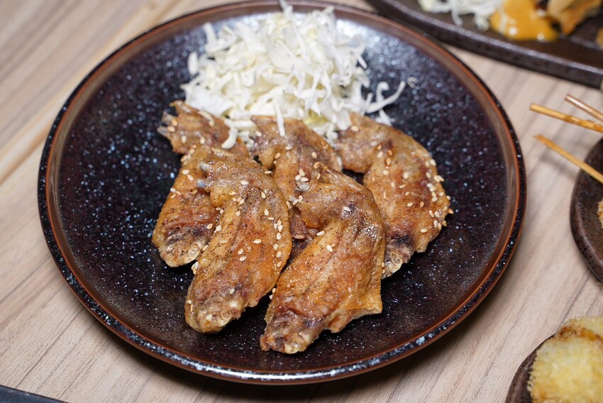 台北市大安區【夜串坊】號稱全台最強日式串炸居酒屋，整體不論口味、裝潢，都讓你一秒到日本！絕對是下班聚餐首選推薦！台北居酒屋推薦｜台北宵夜推薦 - 阿華田的美食日記