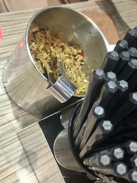 台北捷運-忠孝敦化站,好吃到排隊排再久都值得的-牛肉麵.雞湯