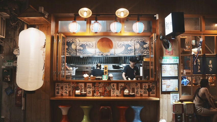 士林夜市巷弄居酒屋！月里小酌道地日式串燒居酒屋，明太子烏龍麵必吃。