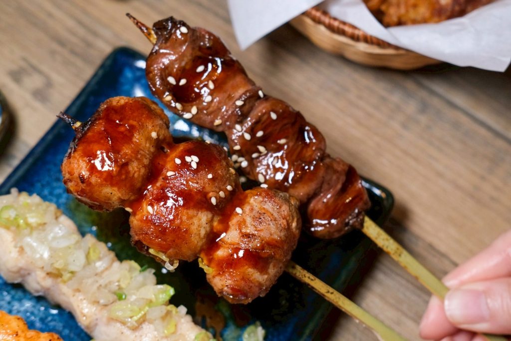 士林串燒推薦！日式月里小酌 串燒居酒屋藏巷弄，超過20款創意串燒。