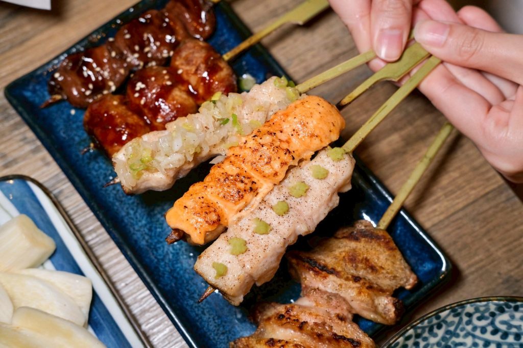 士林串燒推薦！日式月里小酌 串燒居酒屋藏巷弄，超過20款創意串燒。