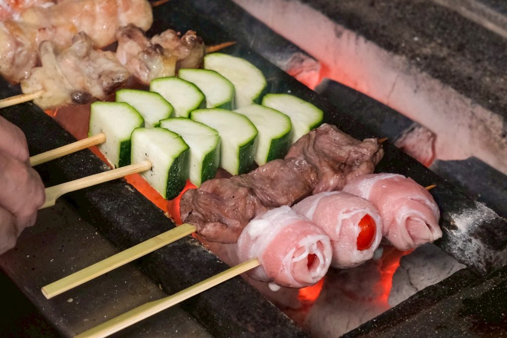 士林串燒推薦！日式月里小酌 串燒居酒屋藏巷弄，超過20款創意串燒。