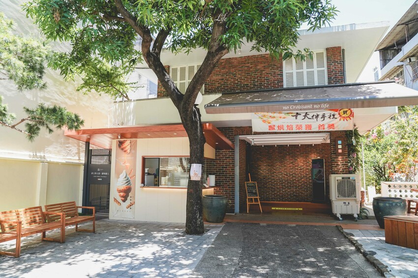 台南甜點新開店！圓可頌必吃「獻烘焙」老宅庭院，近30款口味圓可頌天堂。