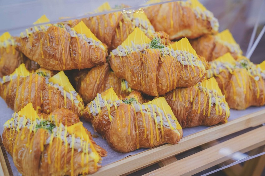 台南甜點新開店！圓可頌必吃「獻烘焙」老宅庭院，近30款口味圓可頌天堂。