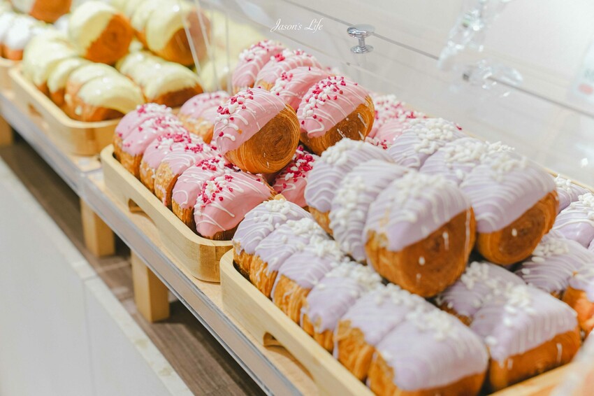 台南甜點新開店！圓可頌必吃「獻烘焙」老宅庭院，近30款口味圓可頌天堂。