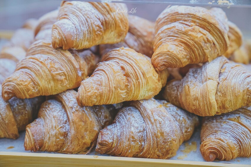 台南甜點新開店！圓可頌必吃「獻烘焙」老宅庭院，近30款口味圓可頌天堂。