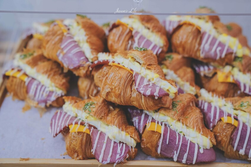 台南甜點新開店！圓可頌必吃「獻烘焙」老宅庭院，近30款口味圓可頌天堂。