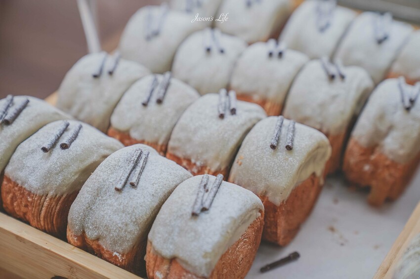 台南甜點新開店！圓可頌必吃「獻烘焙」老宅庭院，近30款口味圓可頌天堂。