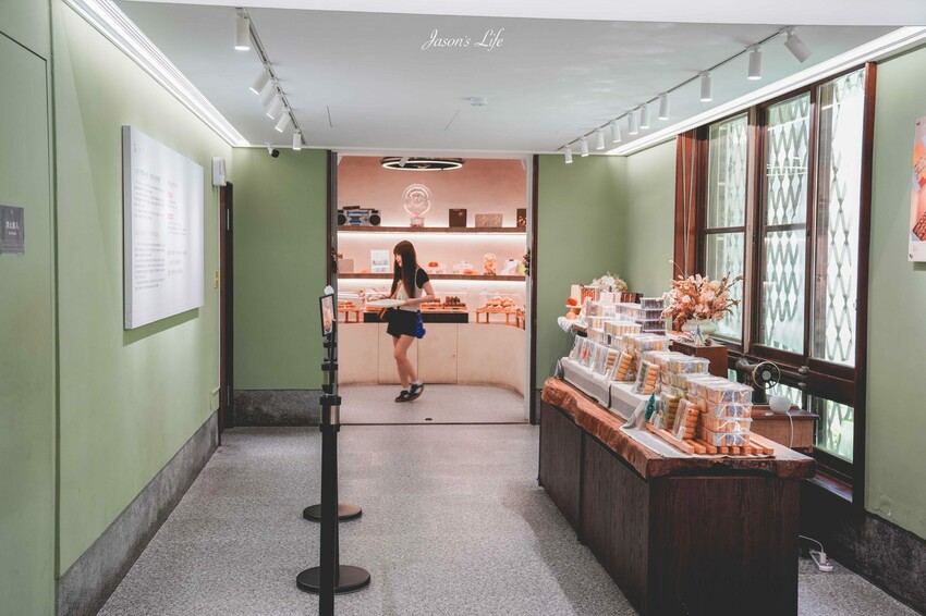 台南甜點新開店！圓可頌必吃「獻烘焙」老宅庭院，近30款口味圓可頌天堂。