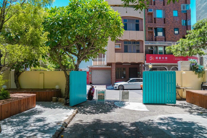 台南甜點新開店！圓可頌必吃「獻烘焙」老宅庭院，近30款口味圓可頌天堂。