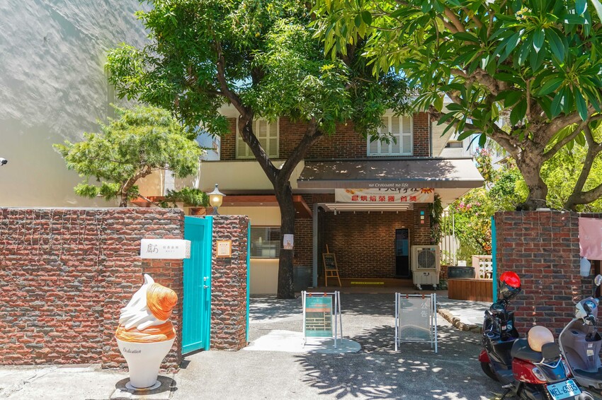 台南甜點新開店！圓可頌必吃「獻烘焙」老宅庭院，近30款口味圓可頌天堂。