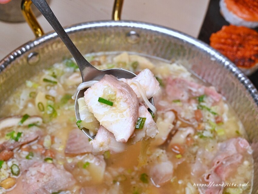 西屯太太｜台中新開幕特色餐廳，主打緬式火鍋、炭火烤物，營業至凌晨一點半 - 糖糖's 享食生活