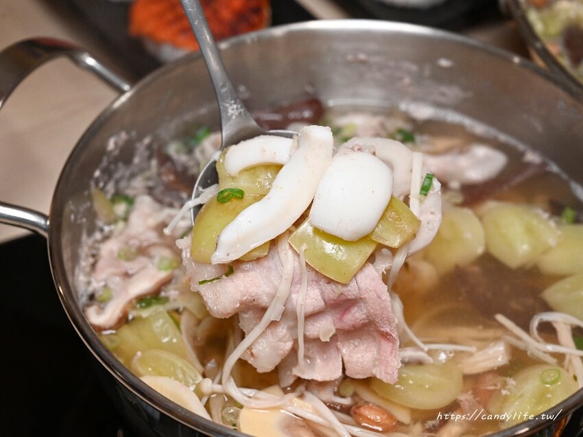 西屯太太｜台中新開幕特色餐廳，主打緬式火鍋、炭火烤物，營業至凌晨一點半 - 糖糖's 享食生活