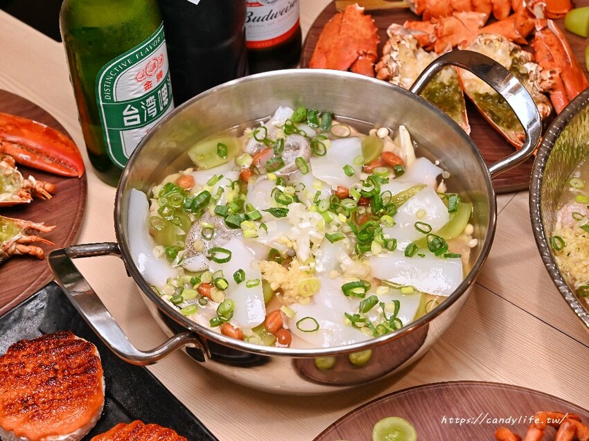 西屯太太｜台中新開幕特色餐廳，主打緬式火鍋、炭火烤物，營業至凌晨一點半 - 糖糖's 享食生活