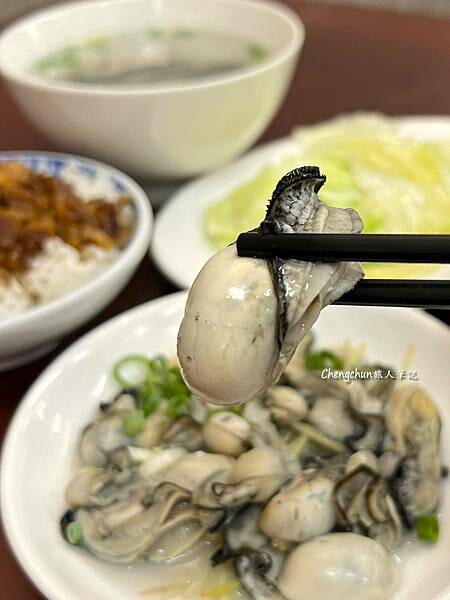 高雄鳳山美食【小江周手切肉燥】好呷ㄟ軟骨飯、手切滷肉飯 !