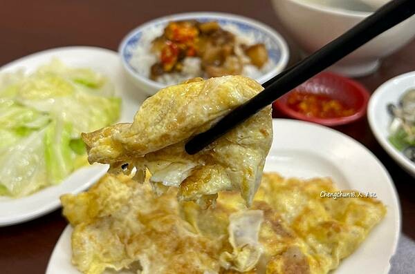 高雄鳳山美食【小江周手切肉燥】好呷ㄟ軟骨飯、手切滷肉飯 !