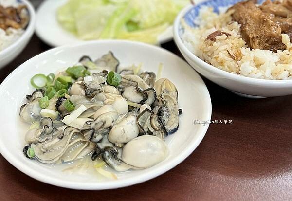 高雄鳳山美食【小江周手切肉燥】好呷ㄟ軟骨飯、手切滷肉飯 !