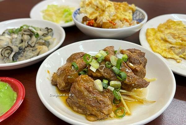 高雄鳳山美食【小江周手切肉燥】好呷ㄟ軟骨飯、手切滷肉飯 !