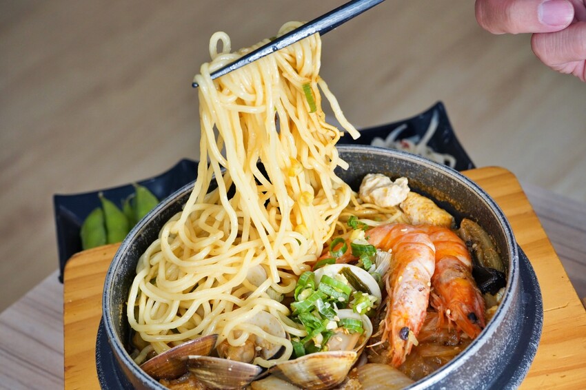 南投縣草屯鎮天利食堂首次攜手嘉義排隊名店「林聰明沙鍋魚頭」,還有超酷的林聰明魚薯條,限定期間才能吃得到!