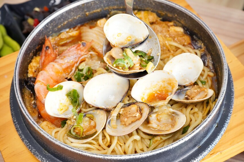 南投縣草屯鎮天利食堂首次攜手嘉義排隊名店「林聰明沙鍋魚頭」,還有超酷的林聰明魚薯條,限定期間才能吃得到!