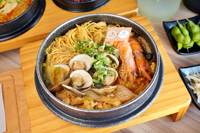 南投縣草屯鎮天利食堂首次攜手嘉義排隊名店「林聰明沙鍋魚頭」,還有超酷的林聰明魚薯條,限定期間才能吃得到!