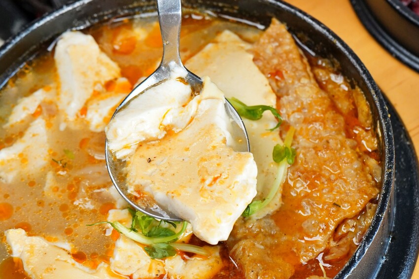 南投縣草屯鎮天利食堂首次攜手嘉義排隊名店「林聰明沙鍋魚頭」,還有超酷的林聰明魚薯條,限定期間才能吃得到!