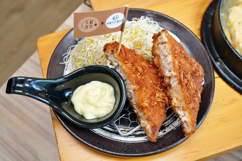 南投縣草屯鎮天利食堂首次攜手嘉義排隊名店「林聰明沙鍋魚頭」,還有超酷的林聰明魚薯條,限定期間才能吃得到!