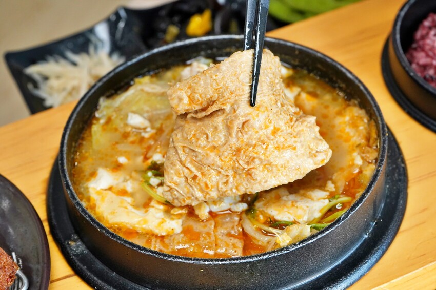 南投縣草屯鎮天利食堂首次攜手嘉義排隊名店「林聰明沙鍋魚頭」,還有超酷的林聰明魚薯條,限定期間才能吃得到!