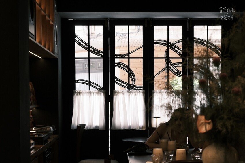 台中西區|人氣打卡咖啡廳!與復古歐式書報攤浪漫邂逅|NEWS 台中西區|人氣打卡咖啡廳!與復古歐式書報攤浪漫邂逅|NEWS