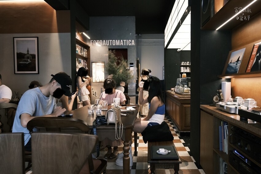 台中西區|人氣打卡咖啡廳!與復古歐式書報攤浪漫邂逅|NEWS 台中西區|人氣打卡咖啡廳!與復古歐式書報攤浪漫邂逅|NEWS