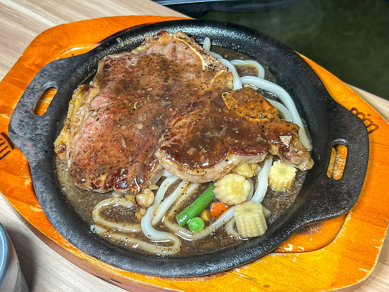 299元台北吃到飽超佛！貴族世家mini大安信義店，牛排搭自助吧吃到飽。