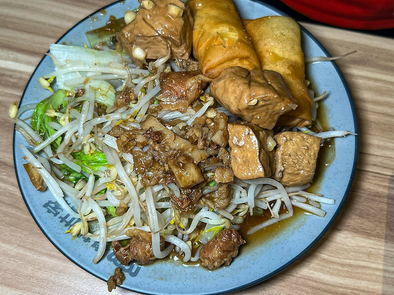 299元台北吃到飽超佛！貴族世家mini大安信義店，牛排搭自助吧吃到飽。