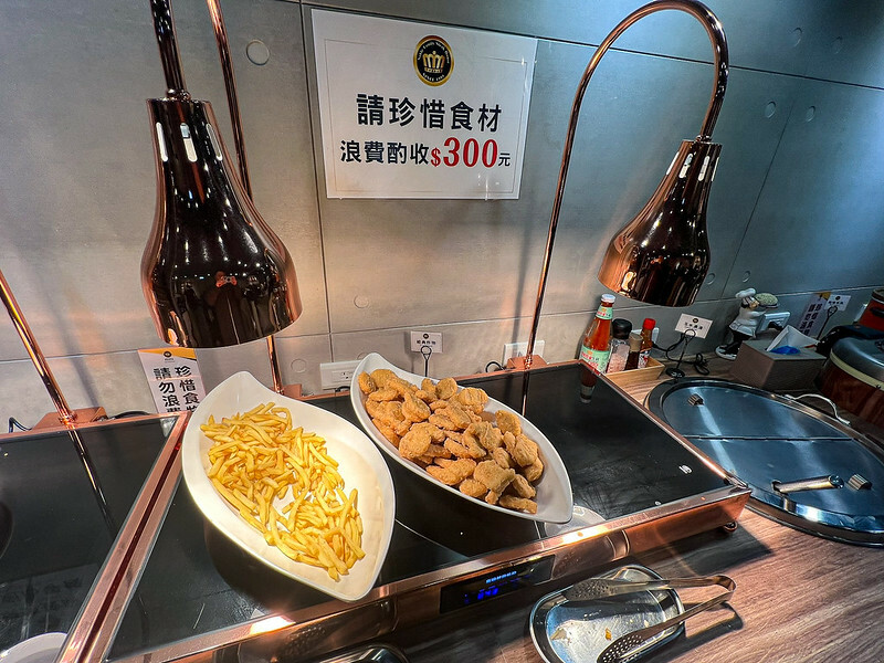 299元台北吃到飽超佛！貴族世家mini大安信義店，牛排搭自助吧吃到飽。