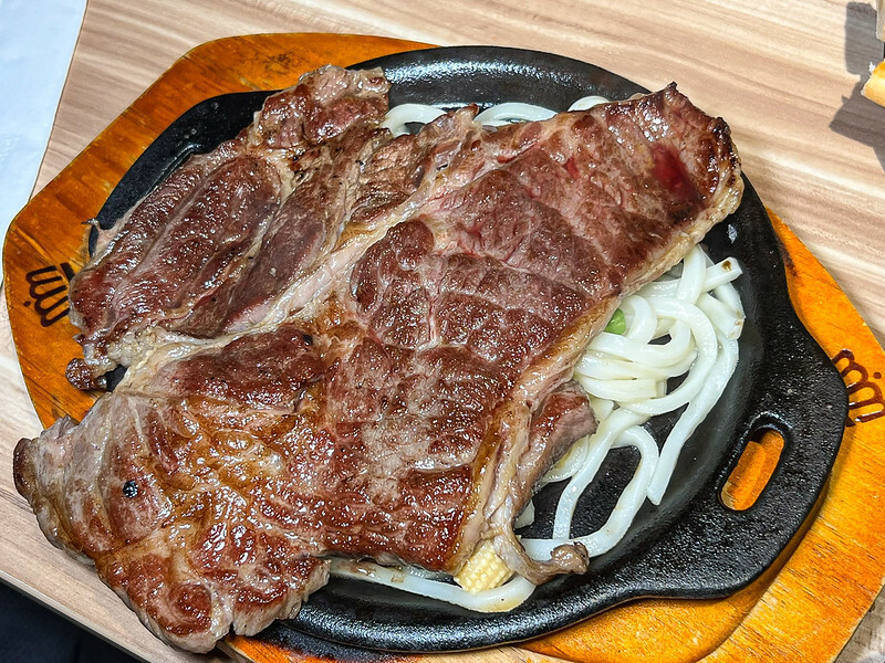 299元台北吃到飽超佛！貴族世家mini大安信義店，牛排搭自助吧吃到飽。