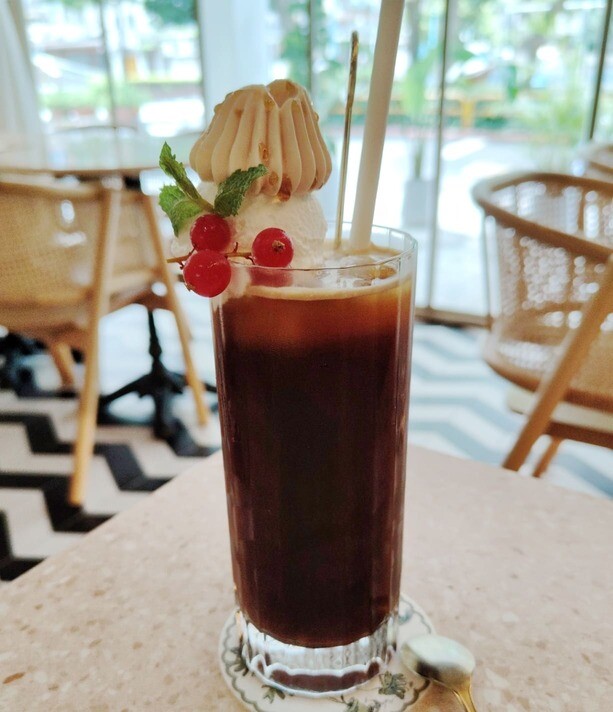 台北大安區美食PALAISYI｜森林沙拉、浮誇飲品、泡芙甜點都太可以