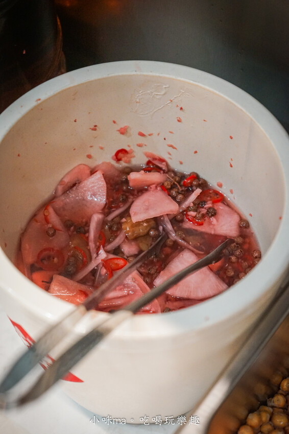 李鐵柱百草串串香｜上百種串串搭配正宗重慶風味鍋底，麻辣帶勁好滋味，一串、二串...停不下來啦，捷運永安市場站 中和美食
