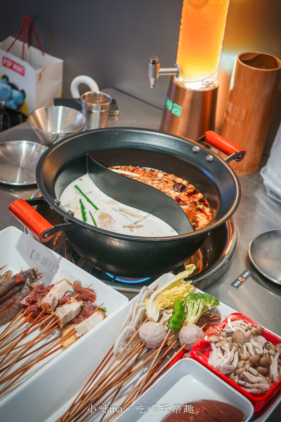 李鐵柱百草串串香｜上百種串串搭配正宗重慶風味鍋底，麻辣帶勁好滋味，一串、二串...停不下來啦，捷運永安市場站 中和美食