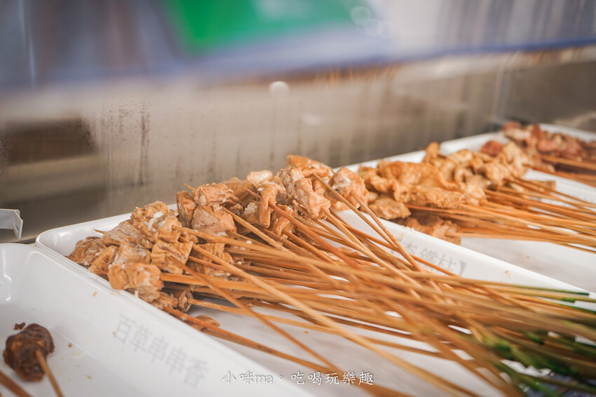 李鐵柱百草串串香｜上百種串串搭配正宗重慶風味鍋底，麻辣帶勁好滋味，一串、二串...停不下來啦，捷運永安市場站 中和美食