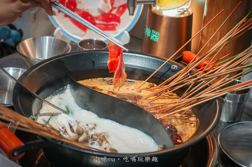 李鐵柱百草串串香｜上百種串串搭配正宗重慶風味鍋底，麻辣帶勁好滋味，一串、二串...停不下來啦，捷運永安市場站 中和美食