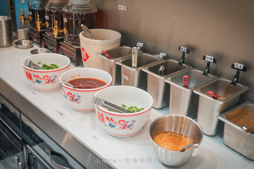 李鐵柱百草串串香｜上百種串串搭配正宗重慶風味鍋底，麻辣帶勁好滋味，一串、二串...停不下來啦，捷運永安市場站 中和美食