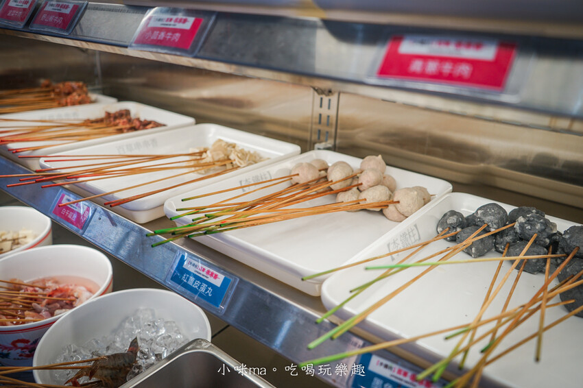 李鐵柱百草串串香｜上百種串串搭配正宗重慶風味鍋底，麻辣帶勁好滋味，一串、二串...停不下來啦，捷運永安市場站 中和美食