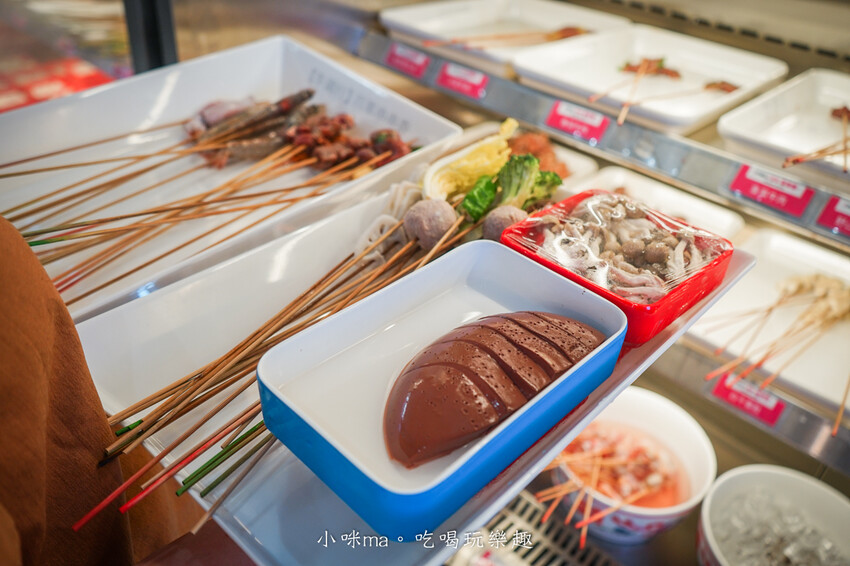 李鐵柱百草串串香｜上百種串串搭配正宗重慶風味鍋底，麻辣帶勁好滋味，一串、二串...停不下來啦，捷運永安市場站 中和美食